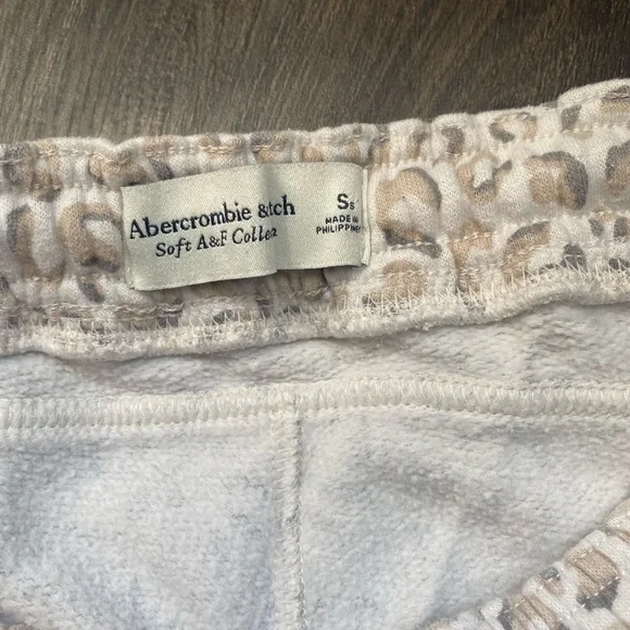 SOLD Abercrombie soft AF cheetah joggers - Picture 4 of 4